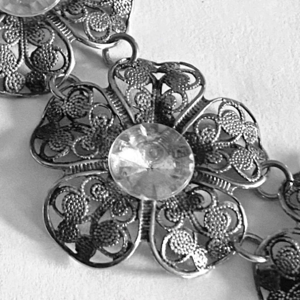 Vintage Silver Tone Filigree Flower Link Chocker Necklace Center Rhinestones